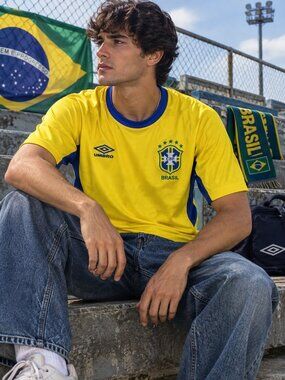 Umbro Brazil Soccer Jersey Men's L Yellow Football Futbol CBF